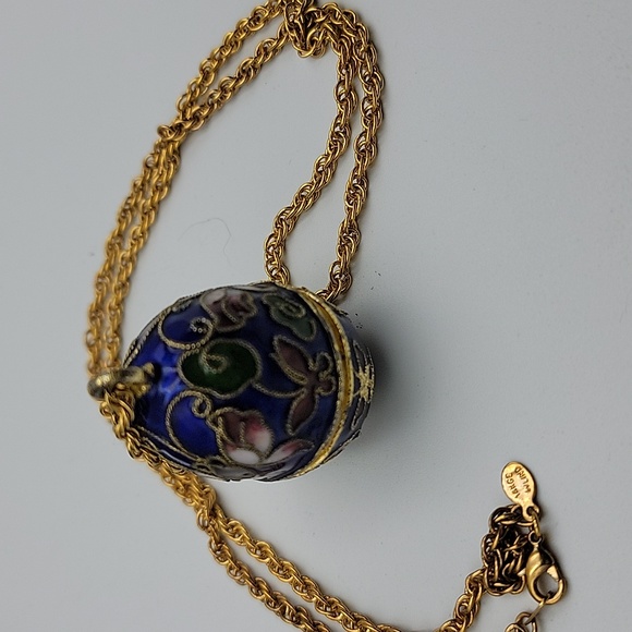 Enamel Egg pendant watch. main image 9